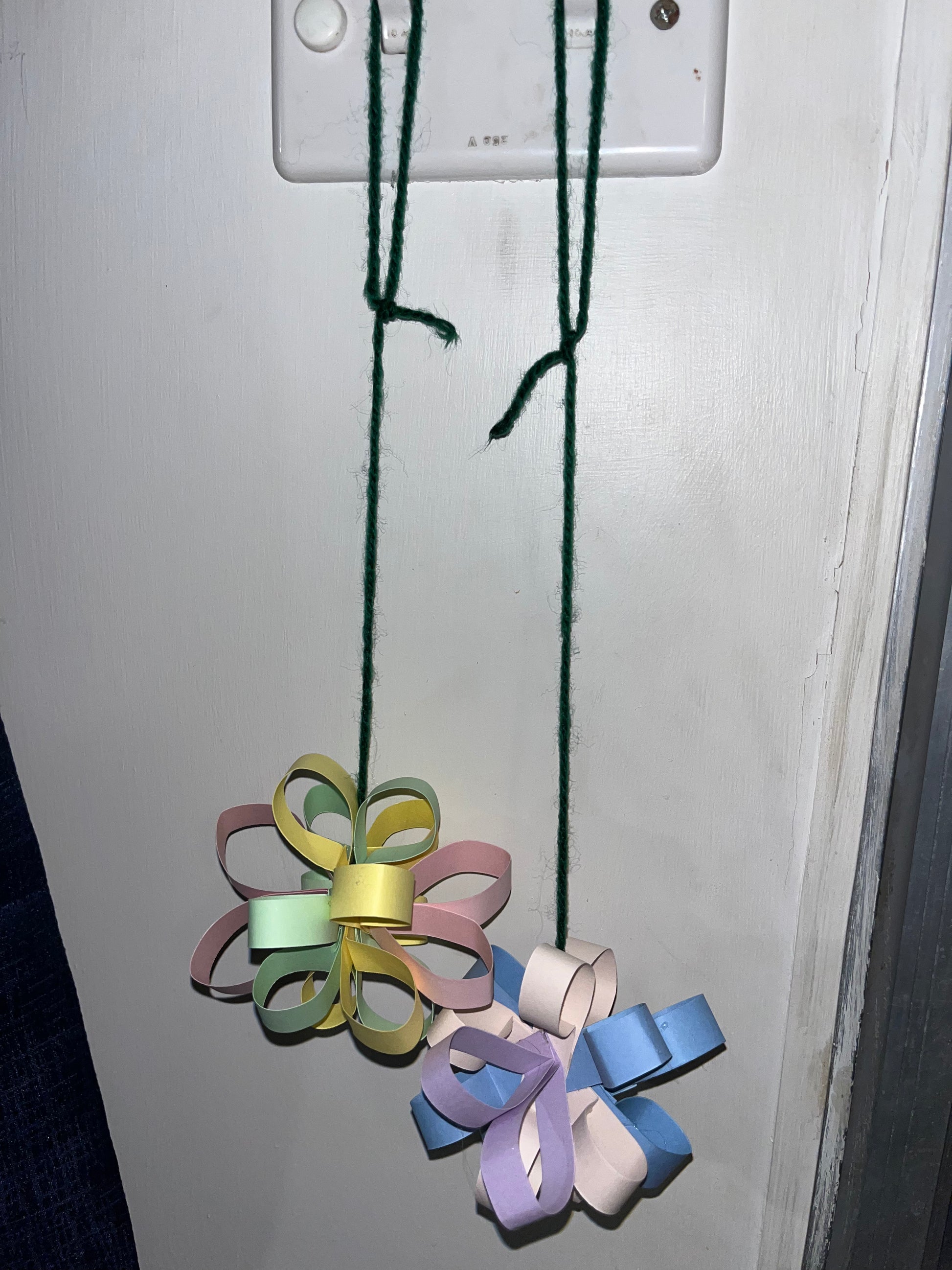 Small hanging flowers - pastel